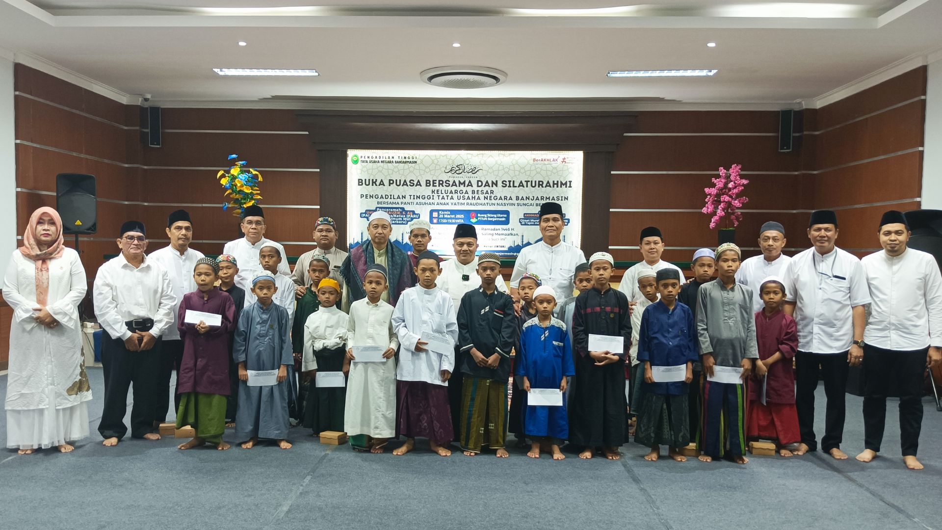 Buka Puasa Bersama dan Silaturahmi Keluarga Besar Pengadilan Tinggi Tata Usaha Negara Banjarmasin Bersama dengan Anak Panti Asuhan
