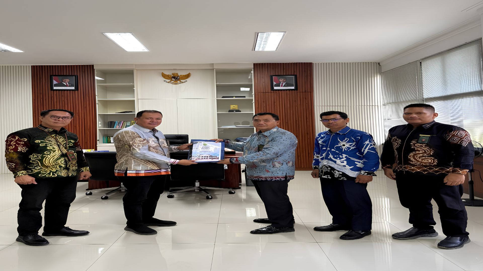PTTUN BANJARMASIN LAKSANAKAN PENYERAHAN MEMORI JABATAN SEKRETARIS MENJELANG PURNABAKTI