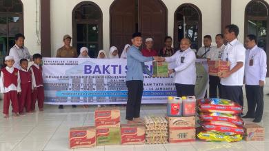 Dalam Rangka Hari Ulang Tahun PERATUN ke-34 Pengadilan Tinggi Tata Usaha Negara Banjarmasin Gelar Bakti Sosial