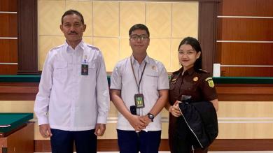 Ketua Pengadilan Tinggi Tata Usaha Negara Banjarmasin Memberikan Bimbingan Pernikahan